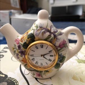 the bristol china company mini teapot with clock made in england.needs battery